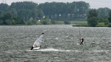 Windsurfen in Roermond, Ool, Oolderplas
