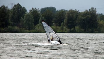 Windsurfen in Roermond, Ool, Oolderplas