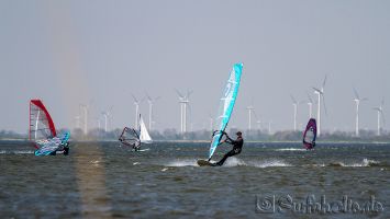 Windsurfen in Strand Horst, Harderwijk, April 2014