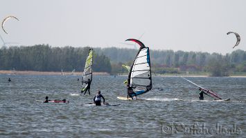 Windsurfen in Strand Horst, Harderwijk, April 2014