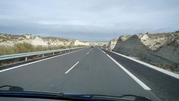 Abwechslungsreiche Landschaft auf den Weg nach Tarifa, Andalusien, Spanien